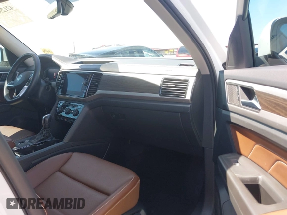 2023 Volkswagen Atlas SE с VIN 1V2JR2CA8PC548121, выставлен на аукционе IAAI как лот 42129010 с пробегом 42 621 миль миль и . История ставок и продаж доступна на DreamBid. Изображение 5.