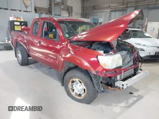 2005 Toyota Tacoma z VIN 5TEUU42N95Z042213, wystawiony jako IAAI lot #41241202 z przebiegiem 175 202 mil mil oraz . Historia ofert i sprzedaży dostępna na DreamBid. Obrazek 1.