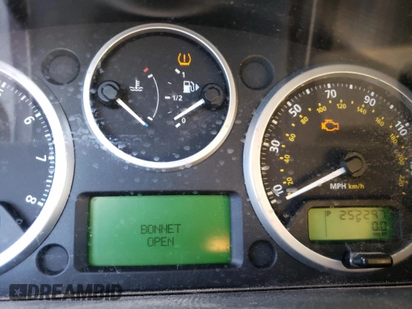 2008 Land Rover LR3 SE with VIN SALAE25428A465973, listed as a Copart auction lot 54921553 with 252,297 mi miles and Salvage title. Bid and sale history available at DreamBid. Image 9.