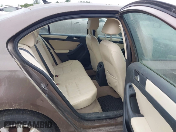 2012 Volkswagen Jetta SE z VIN 3VWDP7AJ7CM072695, wystawiony jako IAAI lot #42616264 z przebiegiem 220 296 mil mil oraz . Historia ofert i sprzedaży dostępna na DreamBid. Obrazek 8.