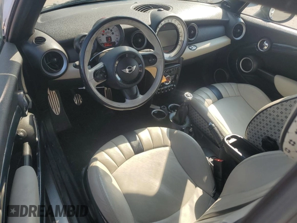 2012 MINI Convertible S z VIN WMWZP3C51CT296464, wystawiony jako Copart lot #64290005 z przebiegiem 107 580 mil mil oraz Szkoda całkowita • Salvage title. Historia ofert i sprzedaży dostępna na DreamBid. Obrazek 8.