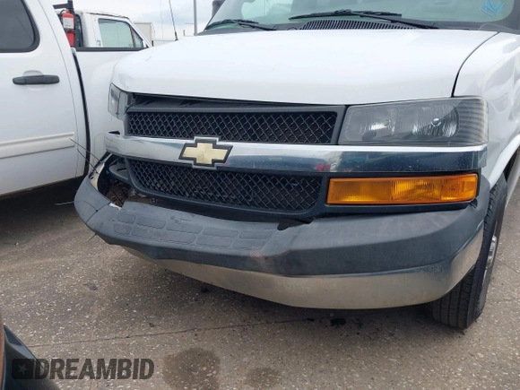 2019 Chevrolet Express Passenger LT z VIN 1GAZGPFG3K1364936, wystawiony jako IAAI lot #42137561 z przebiegiem 33 624 mil mil oraz . Historia ofert i sprzedaży dostępna na DreamBid. Obrazek 6.