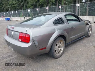 2008 Ford Mustang Deluxe with VIN 1ZVHT80N485182883, listed as a IAAI auction lot 42615739 with 203,793 mi miles and . Bid and sale history available at DreamBid. Image 4.