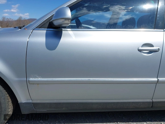 2005 Volkswagen Passat z VIN WVWDD63B25E110788, wystawiony jako IAAI lot #41877185 z przebiegiem 181 584 mil mil oraz . Historia ofert i sprzedaży dostępna na DreamBid. Obrazek 14.
