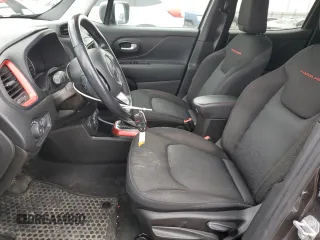 2020 Jeep Renegade Trailhawk z VIN ZACNJBC19LPL42478, wystawiony jako Copart lot #55299935 z przebiegiem 42 355 mil mil oraz Szkoda całkowita • Salvage title. Historia ofert i sprzedaży dostępna na DreamBid. Obrazek 7.