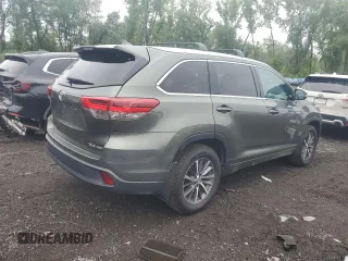 2017 Toyota Highlander XLE with VIN 5TDJZRFH8HS421579, listed as a Copart auction lot 60477245 with 121,417 mi miles and Salvage title. Bid and sale history available at DreamBid. Image 3.