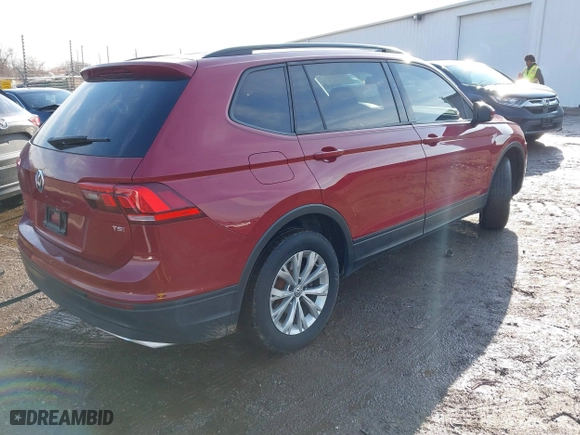 2018 Volkswagen Tiguan S with VIN 3VV1B7AX2JM050594, listed as a IAAI auction lot 41681117 with 134,654 mi miles. Bid and sale history available at carsss.com. Image 4.