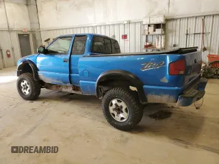 2001 Chevrolet S-10 LS with VIN 1GCCT19W418122235, listed as a Copart auction lot 50587305 with 212,072 mi miles and Non Repairable. Bid and sale history available at carsss.com. Image 2.