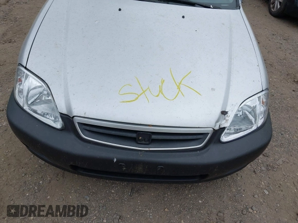 2000 Honda Civic DX z VIN 2HGEJ6441YH111880, wystawiony jako IAAI lot #42297423 z przebiegiem 163 631 mil mil oraz . Historia ofert i sprzedaży dostępna na DreamBid. Obrazek 6.