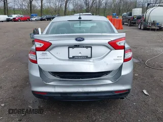 2016 Ford Fusion S z VIN 1FA6P0G72G5121270, wystawiony jako IAAI lot #41879078 z przebiegiem 174 331 mil mil oraz . Historia ofert i sprzedaży dostępna na DreamBid. Obrazek 16.