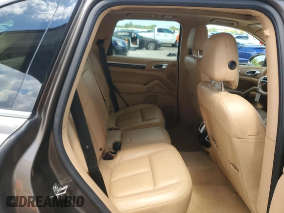 2016 Porsche Cayenne z VIN WP1AA2A22GKA11334, wystawiony jako Copart lot #55961845 z przebiegiem 73 174 mil mil oraz Szkoda całkowita • Salvage title. Historia ofert i sprzedaży dostępna na DreamBid. Obrazek 11.