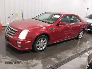 2008 Cadillac STS RWD z VIN 1G6DW67VX80125610, wystawiony jako IAAI lot #42280815 z przebiegiem 207 192 mil mil oraz . Historia ofert i sprzedaży dostępna na DreamBid. Obrazek 2.