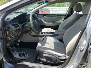 2017 Hyundai Sonata 2.4L z VIN 5NPE24AF0HH532583, wystawiony jako Copart lot #57362035 z przebiegiem 277 636 mil mil oraz Czysty tytuł • Clean title. Historia ofert i sprzedaży dostępna na DreamBid. Obrazek 7.