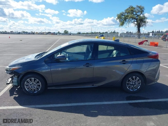 2018 Toyota Prius Prime Plus with VIN JTDKARFP2J3101572, listed as a IAAI auction lot 41784136 with NaN miles. Bid and sale history available at carsss.com. Image 15.