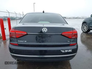 2017 Volkswagen Passat SE z VIN 1VWGT7A32HC017669, wystawiony jako IAAI lot #41938824 z przebiegiem 122 323 mil mil oraz . Historia ofert i sprzedaży dostępna na DreamBid. Obrazek 16.