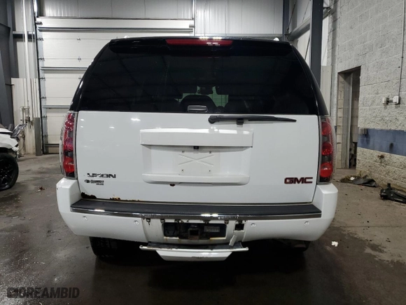 2007 GMC Yukon Denali with VIN 1GKFK63827J252365, listed as a Copart auction lot 71965744 with 177,332 mi miles and Salvage Title. Bid and sale history available at carsss.com. Image 6.
