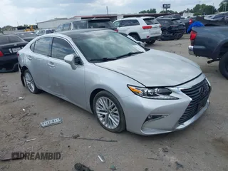 2018 Lexus ES 350 z VIN 58ABK1GG6JU094038, wystawiony jako IAAI lot #42344609 z przebiegiem 59 561 mil mil oraz . Historia ofert i sprzedaży dostępna na DreamBid. Obrazek 1.