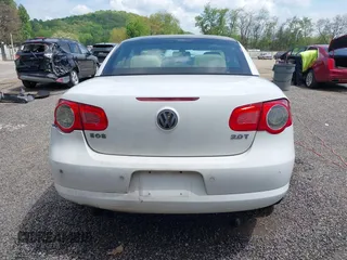 2008 Volkswagen Eos Lux z VIN WVWFA71F88V018635, wystawiony jako IAAI lot #42220306 z przebiegiem 155 448 mil mil oraz . Historia ofert i sprzedaży dostępna na DreamBid. Obrazek 16.