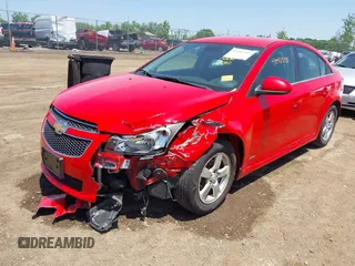 2014 Chevrolet Cruze 1LT z VIN 1G1PC5SBXE7230301, wystawiony jako IAAI lot #42403785 z przebiegiem 141 630 mil mil oraz . Historia ofert i sprzedaży dostępna na DreamBid. Obrazek 18.