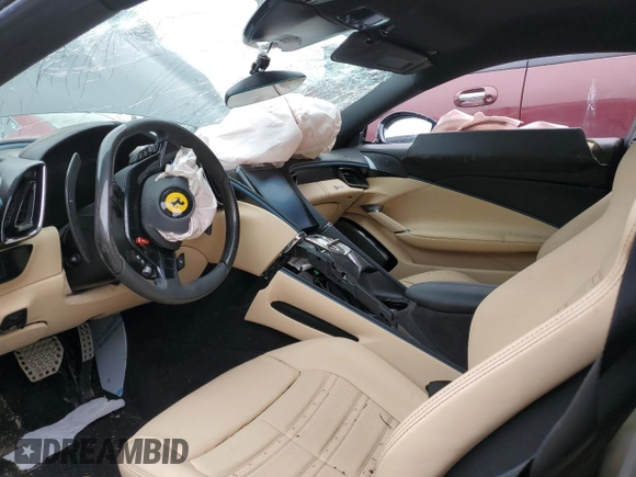 2024 Ferrari Roma z VIN ZFF98RNA9R0301984, wystawiony jako Copart lot #54060024 z przebiegiem Nie podano mil oraz Szkody całkowita. Historia ofert i sprzedaży dostępna na DreamBid. Obrazek 7.
