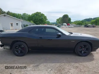 2011 Dodge Challenger z VIN 2B3CJ4DG1BH510981, wystawiony jako IAAI lot #42354382 z przebiegiem 129 050 mil mil oraz . Historia ofert i sprzedaży dostępna na DreamBid. Obrazek 14.