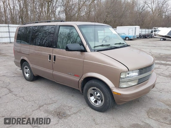 1998 Chevrolet Astro with VIN 1GNEL19W0WB198965, listed as a IAAI auction lot 41986890 with 107,881 mi miles. Bid and sale history available at carsss.com. Image 1.