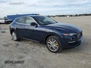 2022 Maserati Levante GT with VIN ZN661XUA1NX398867, listed as a Copart auction lot 37395284 with 18,539 mi miles. Bid and sale history available at carsss.com. Image 4.