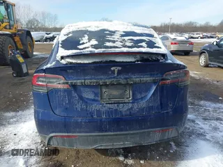 2022 Tesla Model X Plaid z VIN 7SAXCBE69NF343318, wystawiony jako IAAI lot #41387403 z przebiegiem Nie podano mil oraz . Historia ofert i sprzedaży dostępna na DreamBid. Obrazek 16.