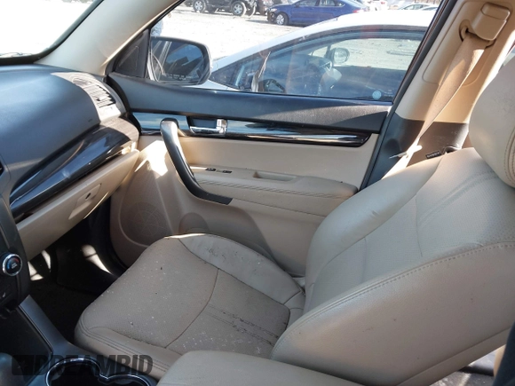 2011 Kia Sorento EX with VIN 5XYKU3A12BG089184, listed as a IAAI auction lot 41145941 with 111,597 mi miles. Bid and sale history available at carsss.com. Image 5.