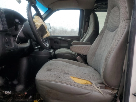 2003 Chevrolet Express Cargo z VIN 1GCHG35UX31215671, wystawiony jako Copart lot #47571675 z przebiegiem Nie podano mil oraz Szkoda całkowita • Salvage title. Historia ofert i sprzedaży dostępna na DreamBid. Obrazek 11.