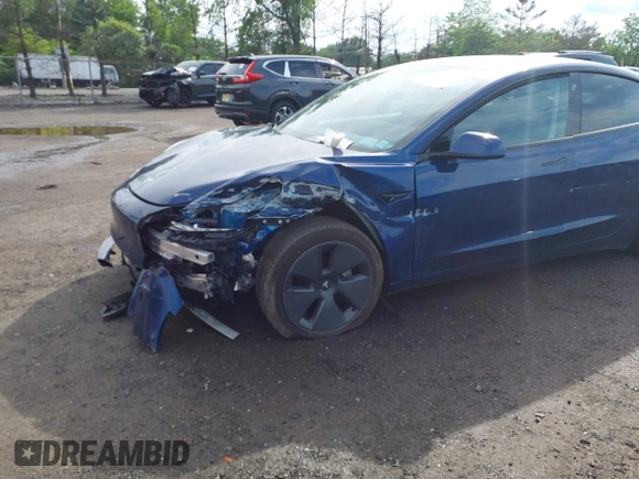 2022 Tesla Model 3 Long Range z VIN 5YJ3E1EB2NF193808, wystawiony jako IAAI lot #42281993 z przebiegiem 40 340 mil mil oraz . Historia ofert i sprzedaży dostępna na DreamBid. Obrazek 6.