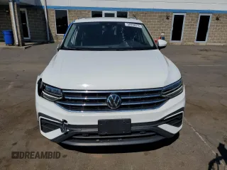 2024 Volkswagen Tiguan SE z VIN 3VVMB7AXXRM073047, wystawiony jako Copart lot #58958515 z przebiegiem 23 180 mil mil oraz Szkoda całkowita • Salvage title. Historia ofert i sprzedaży dostępna na DreamBid. Obrazek 5.