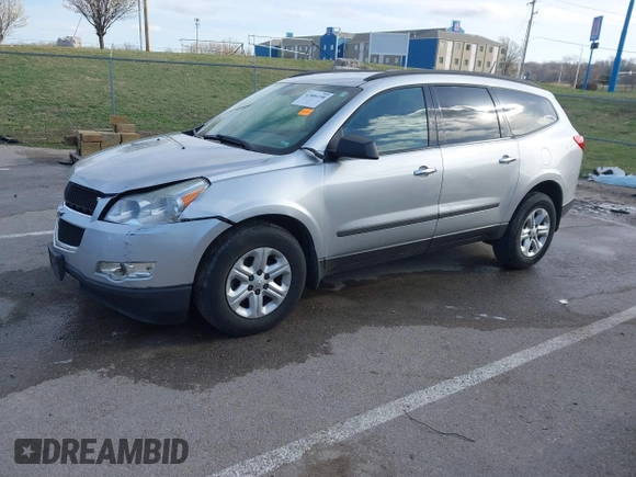 2012 Chevrolet Traverse LS z VIN 1GNKRFED7CJ330186, wystawiony jako IAAI lot #41806198 z przebiegiem 132 703 mil mil oraz . Historia ofert i sprzedaży dostępna na DreamBid. Obrazek 18.