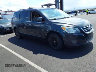 2012 Volkswagen Routan SE z VIN 2C4RVABG4CR217571, wystawiony jako IAAI lot #42408836 z przebiegiem 253 776 mil mil oraz . Historia ofert i sprzedaży dostępna na DreamBid. Obrazek 1.