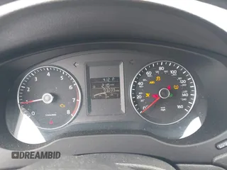2014 Volkswagen Jetta SE z VIN 3VWD17AJ9EM298175, wystawiony jako IAAI lot #42084756 z przebiegiem 93 039 mil mil oraz . Historia ofert i sprzedaży dostępna na DreamBid. Obrazek 7.