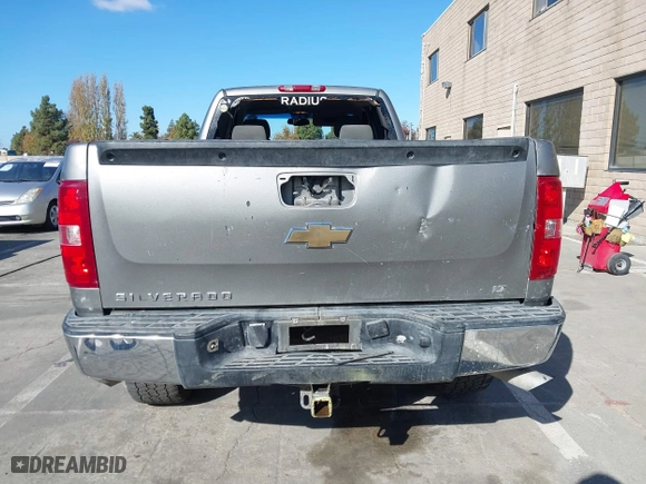 2007 Chevrolet Silverado 1500 LT w/1LT with VIN 1GCEC19J07E580345, listed as a IAAI auction lot 40884974 with 277,971 mi miles. Bid and sale history available at carsss.com. Image 17.