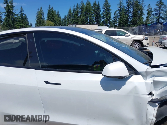 2022 Tesla Model Y Long Range z VIN 7SAYGDEE9NF509655, wystawiony jako IAAI lot #42433796 z przebiegiem 46 936 mil mil oraz . Historia ofert i sprzedaży dostępna na DreamBid. Obrazek 13.