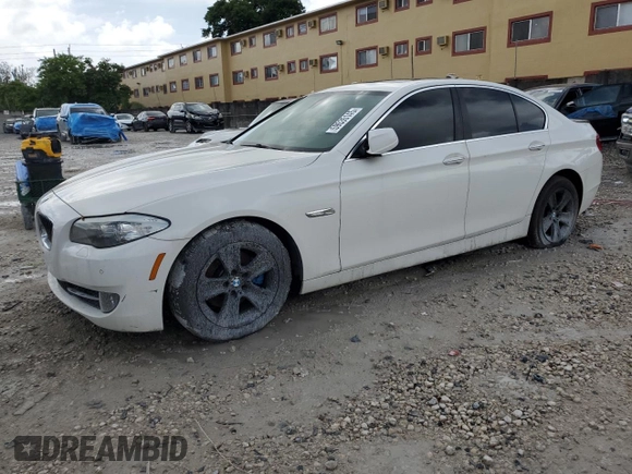 2012 BMW 5 Series 528i z VIN WBAXG5C53CDW85359, wystawiony jako Copart lot #59535145 z przebiegiem 172 104 mil mil oraz Czysty tytuł • Clean title. Historia ofert i sprzedaży dostępna na DreamBid. Obrazek 1.