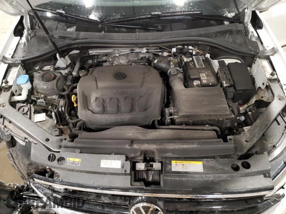 2023 Volkswagen Tiguan SE R-Line Black with VIN 3VV8B7AX4PM135217, listed as a Copart auction lot 47221635 with 19,676 mi miles and Salvage title. Bid and sale history available at DreamBid. Image 14.