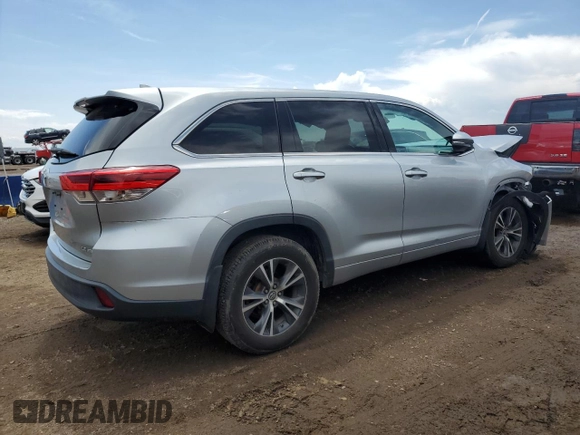 2017 Toyota Highlander LE z VIN 5TDBZRFH9HS436175, wystawiony jako Copart lot #58738425 z przebiegiem 142 786 mil mil oraz Szkoda całkowita • Salvage title. Historia ofert i sprzedaży dostępna na DreamBid. Obrazek 3.