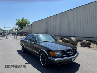 1991 Mercedes-Benz 560 z VIN WDBCA45E1MA605780, wystawiony jako Copart lot #59815045 z przebiegiem 123 725 mil mil oraz Czysty tytuł • Clean title. Historia ofert i sprzedaży dostępna na DreamBid. Obrazek 1.