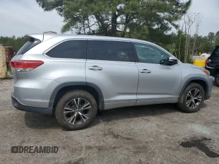 2018 Toyota Highlander LE with VIN 5TDZZRFH6JS246807, listed as a Copart auction lot 52242345 with 116,882 mi miles and Salvage title. Bid and sale history available at DreamBid. Image 3.