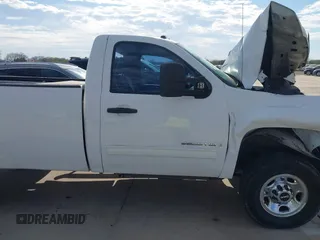 2009 GMC Sierra 2500HD z VIN 1GTHC44KX9E129618, wystawiony jako IAAI lot #41351695 z przebiegiem 133 304 mil mil oraz . Historia ofert i sprzedaży dostępna na DreamBid. Obrazek 13.
