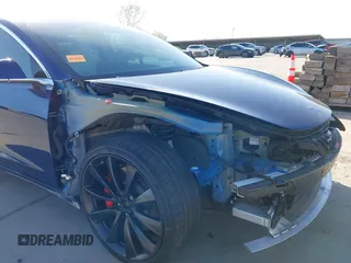 2020 Tesla Model 3 Performance z VIN 5YJ3E1EC7LF641918, wystawiony jako IAAI lot #41984261 z przebiegiem 50 202 mil mil oraz . Historia ofert i sprzedaży dostępna na DreamBid. Obrazek 6.