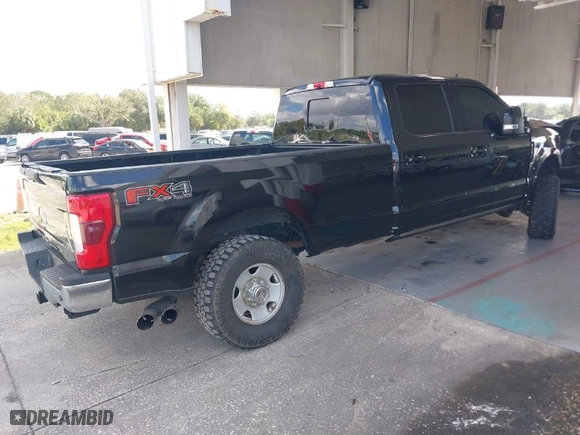 2019 Ford Super Duty F-250 SRW XL with VIN 1FT7W2BTXKEC87594, listed as a IAAI auction lot 40768547 with 198,489 mi miles. Bid and sale history available at carsss.com. Image 4.
