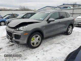2016 Porsche Cayenne S E-Hybrid z VIN WP1AE2A21GLA18516, wystawiony jako Copart lot #88262205 z przebiegiem 81 436 mil mil oraz Szkoda całkowita • Salvage title. Historia ofert i sprzedaży dostępna na DreamBid. Obrazek 1.