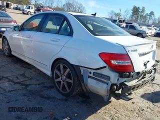 2013 Mercedes-Benz C 300 Sport z VIN WDDGF8AB1DR270633, wystawiony jako IAAI lot #41327883 z przebiegiem 151 021 mil mil oraz . Historia ofert i sprzedaży dostępna na DreamBid. Obrazek 3.