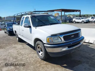 1998 Ford F-150 z VIN 1FTDX1764WKA08421, wystawiony jako IAAI lot #41719462 z przebiegiem 257 034 mil mil oraz . Historia ofert i sprzedaży dostępna na DreamBid. Obrazek 1.