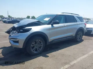 2022 Ford Explorer XLT with VIN 1FMSK7DH3NGB53736, listed as a IAAI auction lot 42417356 with 31,446 mi miles and . Bid and sale history available at DreamBid. Image 2.