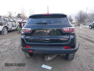 2019 Jeep Compass Trailhawk with VIN 3C4NJDDB0KT671633, listed as a IAAI auction lot 38411581 with Not Provided miles and . Bid and sale history available at carsss.com. Image 15.